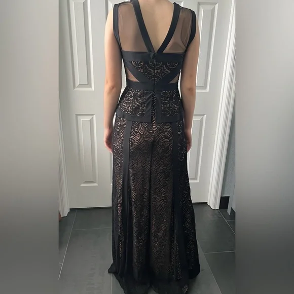 BCBG MaxAzria Formal Gown Viviana, Black Lace, Size 2